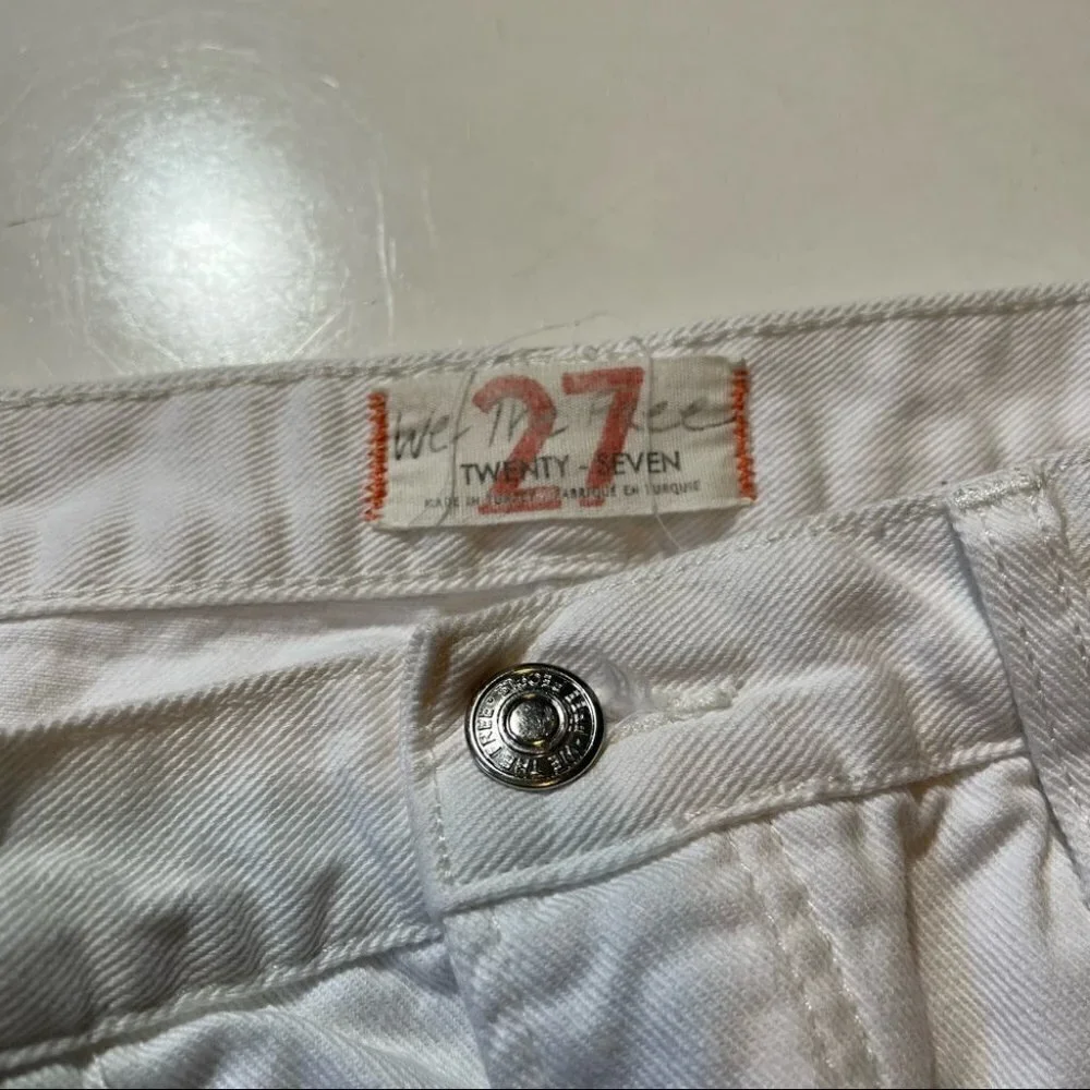 FREE PEOPLE Maggie Mid-Rise Straight-Leg Jeans / Optic White Size 27 Raw Hem
